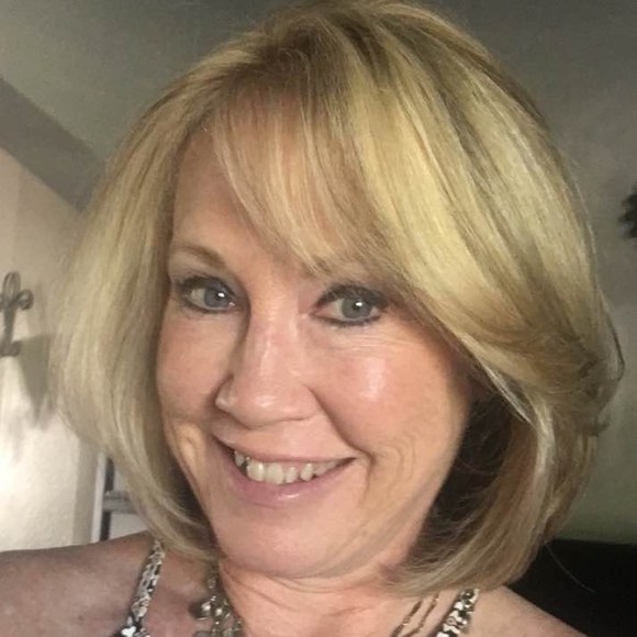 Profile Picture of Susan Weinger (@sweinger) on Poshmark