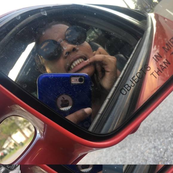 Profile Picture of Emoneay Emoneay (@monieholston) on Poshmark
