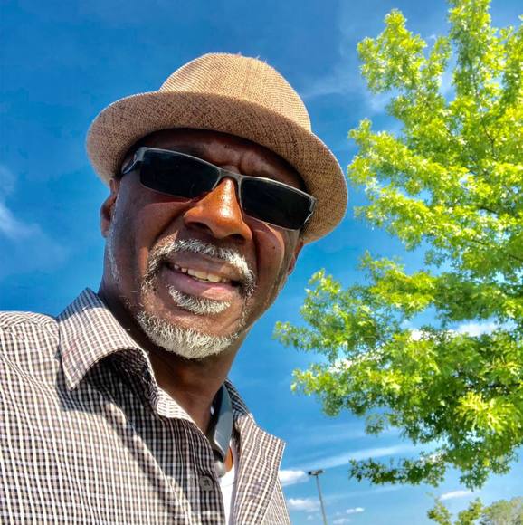 Profile Picture of Dexter Hinton (@dhinton58) on Poshmark