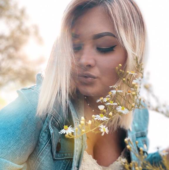 Profile Picture of Claudia Wittenmyer (@claudia_lynnn) on Poshmark