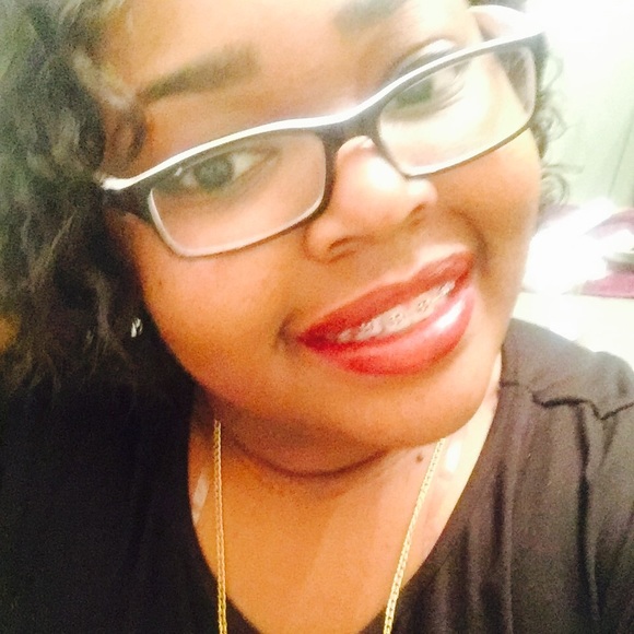 Profile Picture of Dominique Franklin (@ora25) on Poshmark
