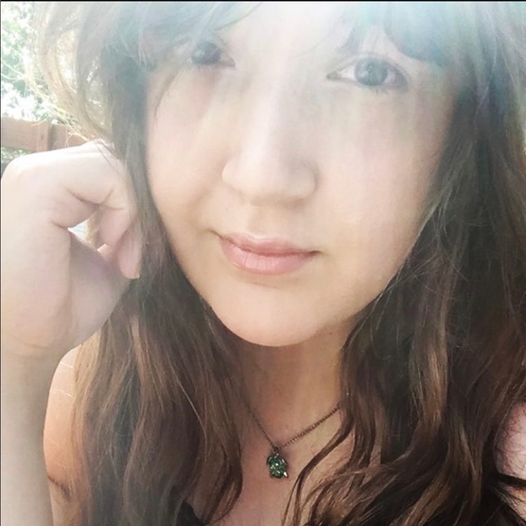 Profile Picture of Theresa Binversie (@resatheresa) on Poshmark