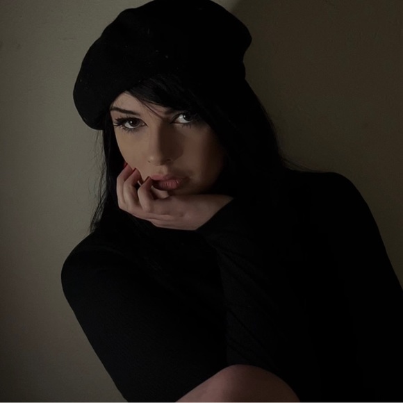 Profile Picture of Roxanne Wall (@okroxanne) on Poshmark