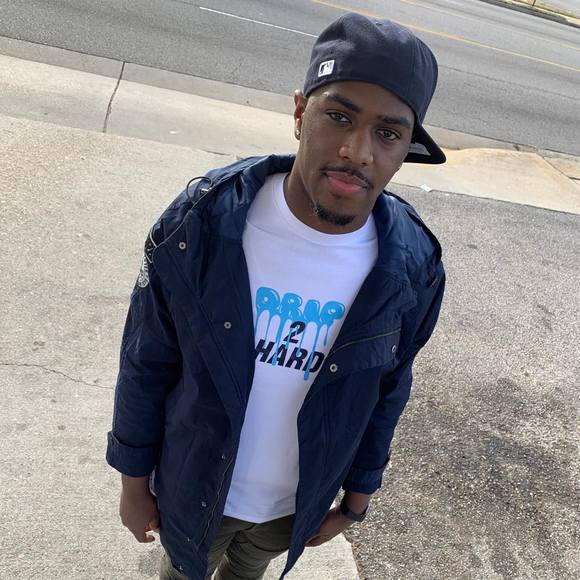 Profile Picture of Vashaun Vashaun (@vashaunhill56) on Poshmark