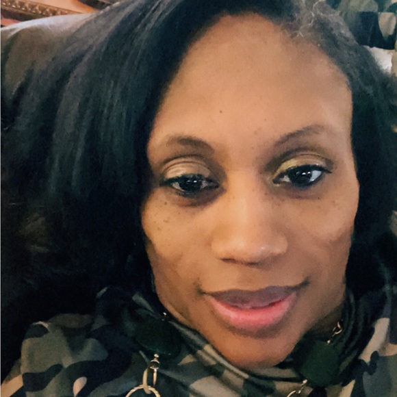 Profile Picture of Kimmy Kim (@kimberleysmi533) on Poshmark