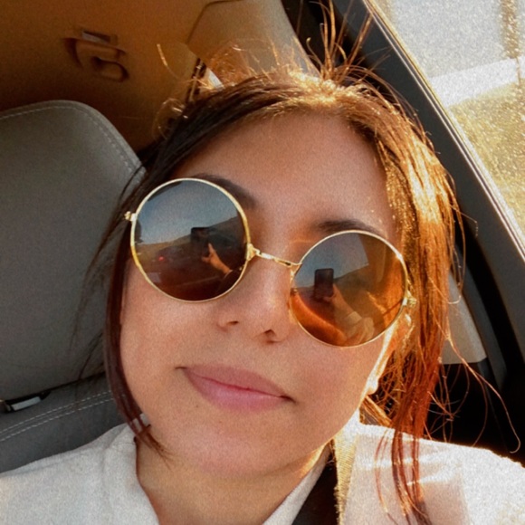 Profile Picture of Melissa Quintero (@melissaquint991) on Poshmark