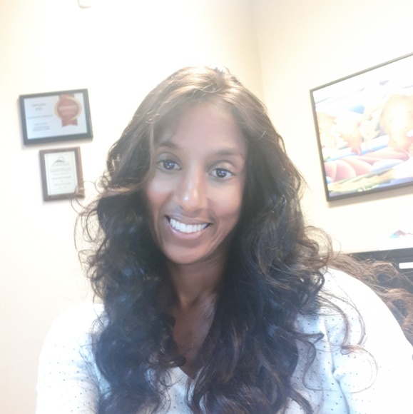 Profile Picture of Tarah-liz Springer (@tarahliz) on Poshmark