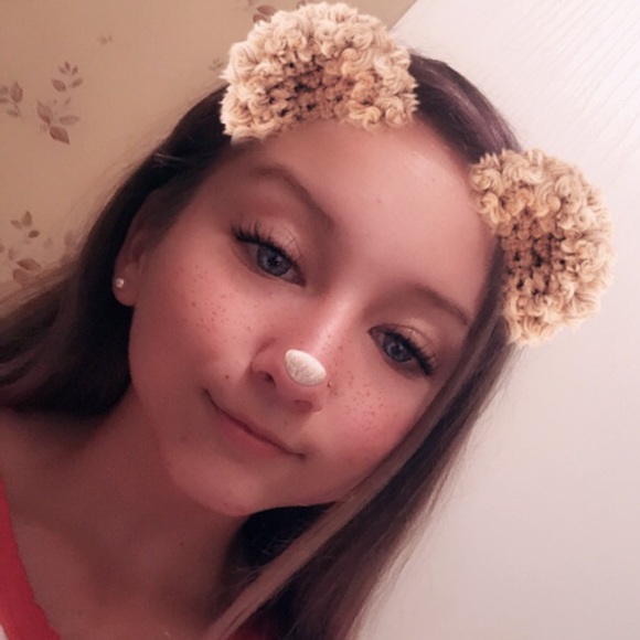 Profile Picture of Hallie Fowler (@hallieanne01) on Poshmark