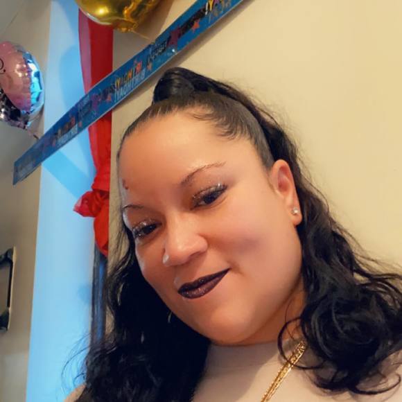 Profile Picture of Belinda Santiago (@belinda107) on Poshmark