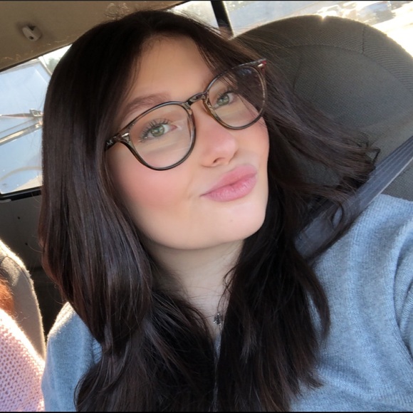 Profile Picture of Sophia Soleau (@sophiasoleau15) on Poshmark