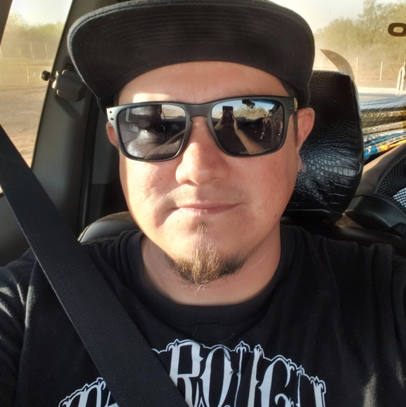 Profile Picture of Eric Rivas (@erivasduzit) on Poshmark