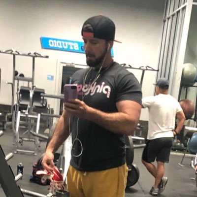 Profile Picture of Pinkboxdoughnutguy (@Armanino22) on Twitter
