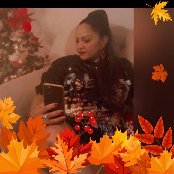Profile Picture of Glennis Gonzalez (@cincoferreir) on Poshmark