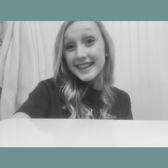 Profile Picture of Lauren Weaver (@lauren_weaver) on Poshmark