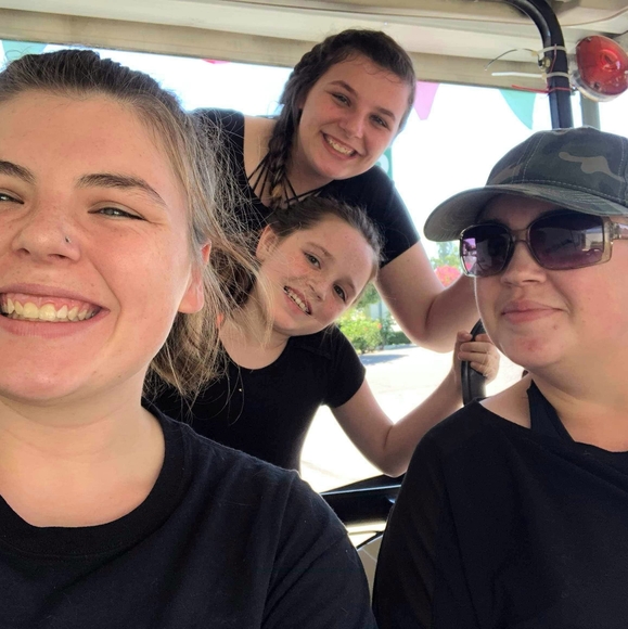 Profile Picture of Danielle Nicholson (@dlnicholson91) on Poshmark