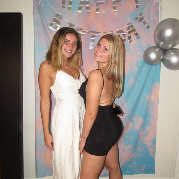 Profile Picture of Andzelika Adelmann (@andzelikaa) on Poshmark