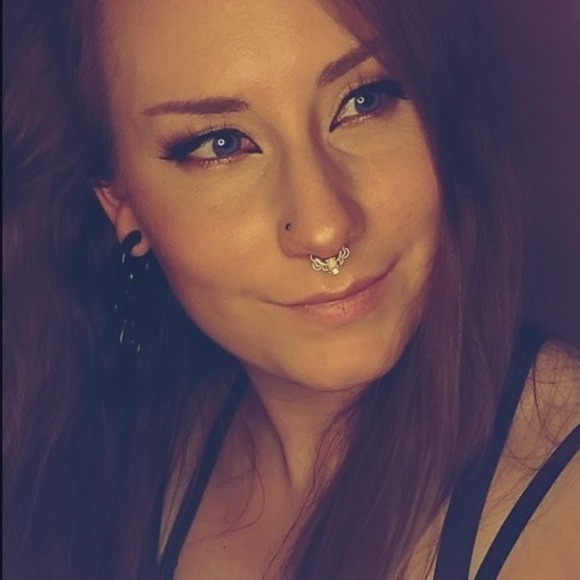 Profile Picture of Kirstie Kragness (@alicetheelk) on Poshmark