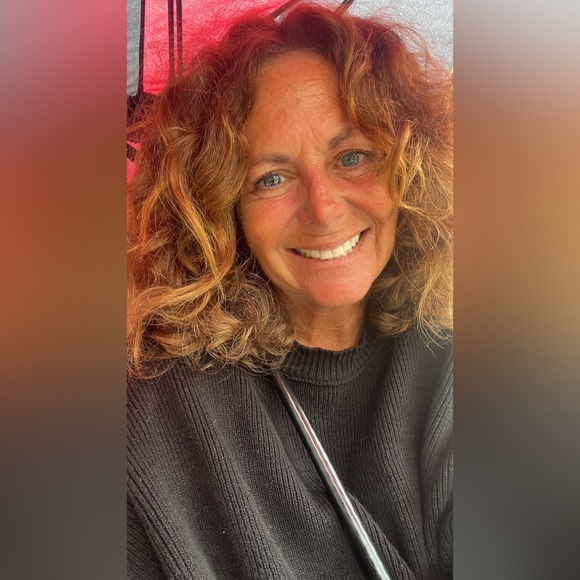 Profile Picture of Jodi Dobrinsky (@jodibress) on Poshmark