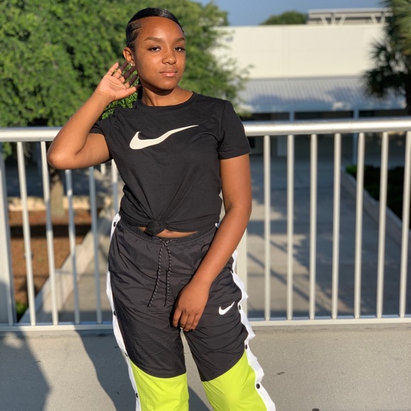 Profile Picture of Amya Carty (@amyaava) on Poshmark