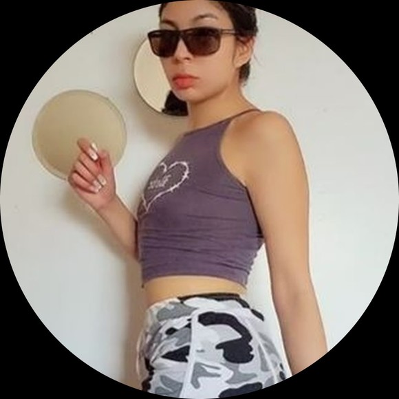 Profile Picture of Kemberly Malinski (@le57wi4ti8ejyk) on Poshmark