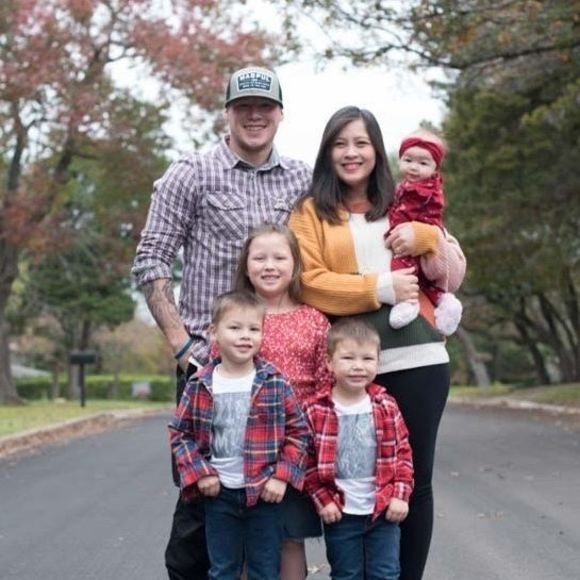 Profile Picture of Nitcha Garsee (@nitchagarsee) on Poshmark