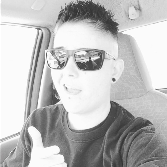 Profile Picture of Amanda Meredith (@blade428) on Poshmark