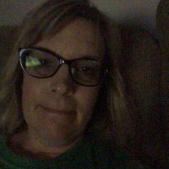 Profile Picture of Lynette Felt (@lfelt223) on Poshmark