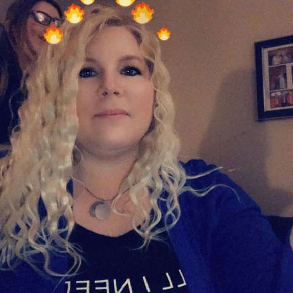Profile Picture of Mandy Steele (@msteele61678) on Poshmark