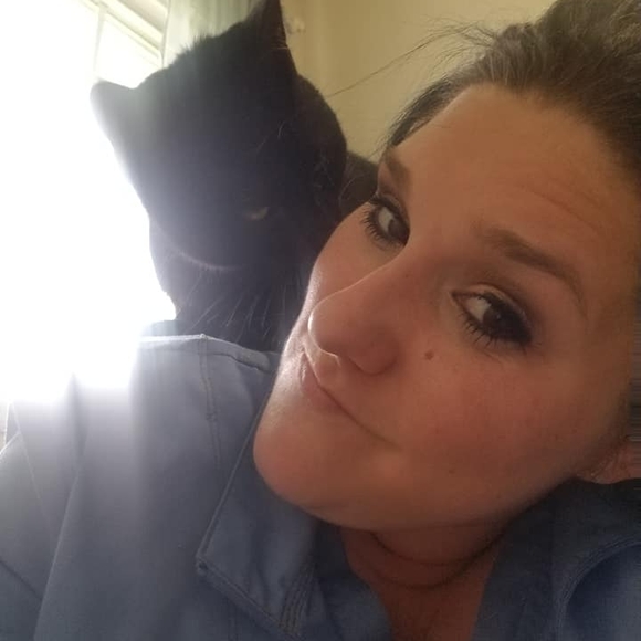 Profile Picture of Ashley Sigmon (@asigmon1375) on Poshmark