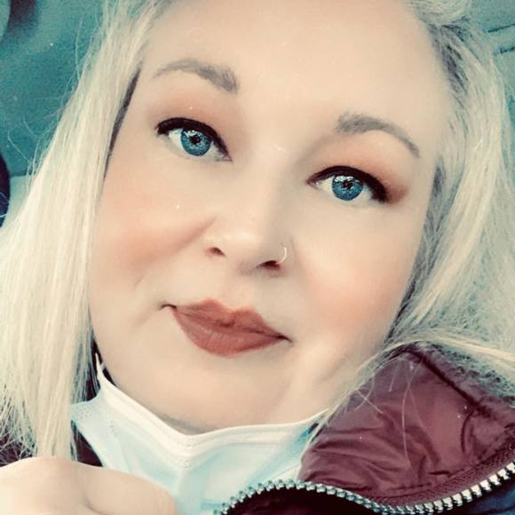 Profile Picture of Carlene Baumgardner (@carlene2017) on Poshmark