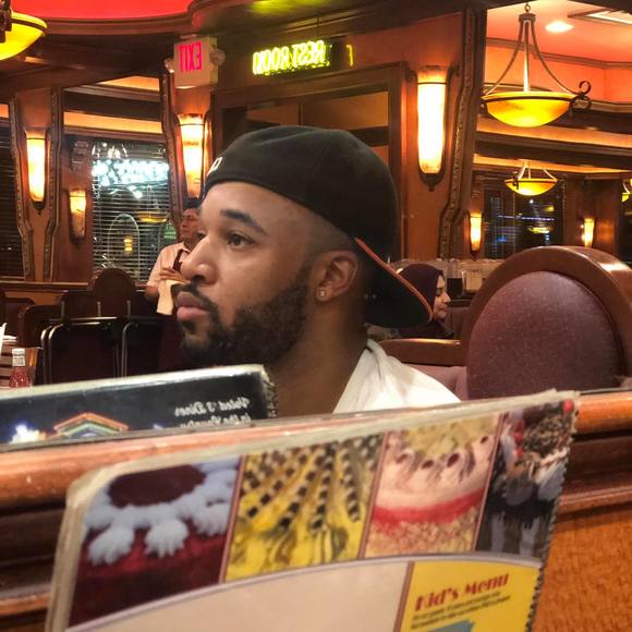 Chris Robinson-hilliard - Poshmark Profile Picture of Chris Robinson-hilliard (@thebreakerofcha) on Poshmark