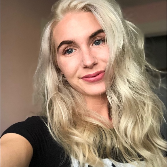 Profile Picture of Dawn Macintyre (@dawnmacintyre) on Poshmark