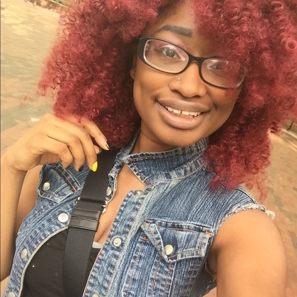 Profile Picture of Angel Quartz (@angel_quartz) on Poshmark
