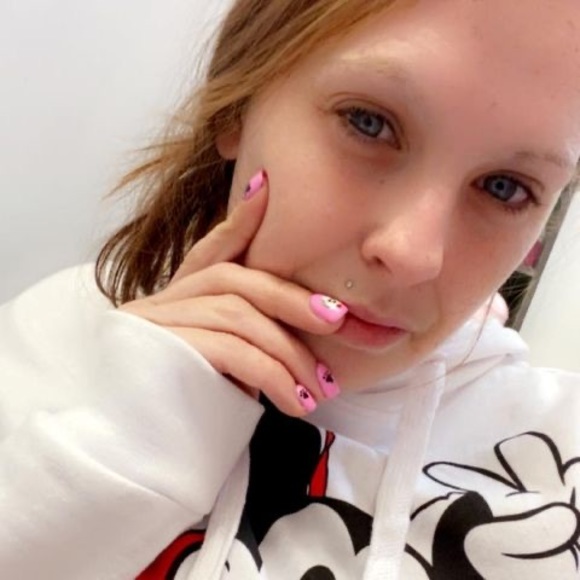 Profile Picture of Tiffini Ann (@tiffinichris) on Poshmark