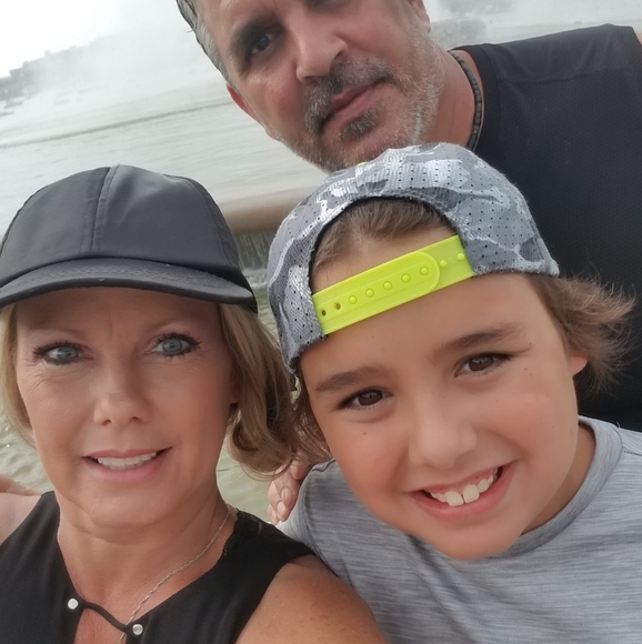 Profile Picture of Melissa Saloom (@melissasaloom69) on Poshmark