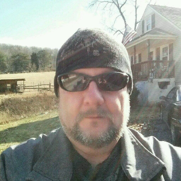 Profile Picture of Michael Bragg (@mbragg1966) on Poshmark