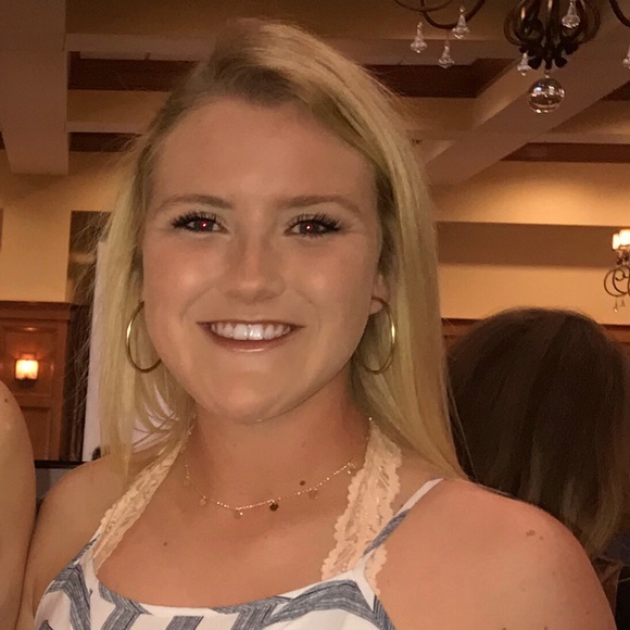 Profile Picture of Emily Littlejohn (@emilyliljohn) on Poshmark