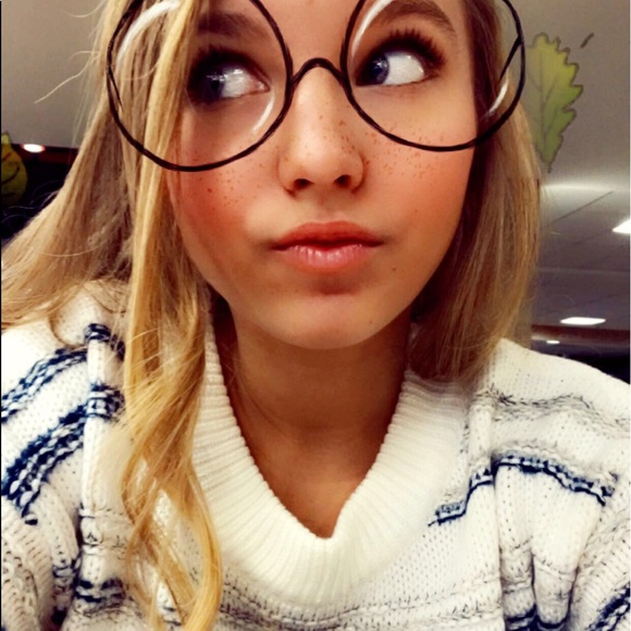 Profile Picture of Haley Butts (@haleyrbutts) on Poshmark