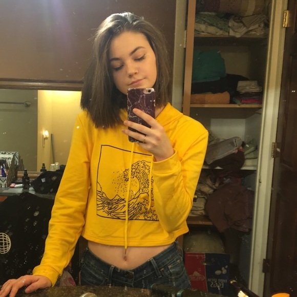 Profile Picture of Elizabeth Fluty (@eflutyy) on Poshmark