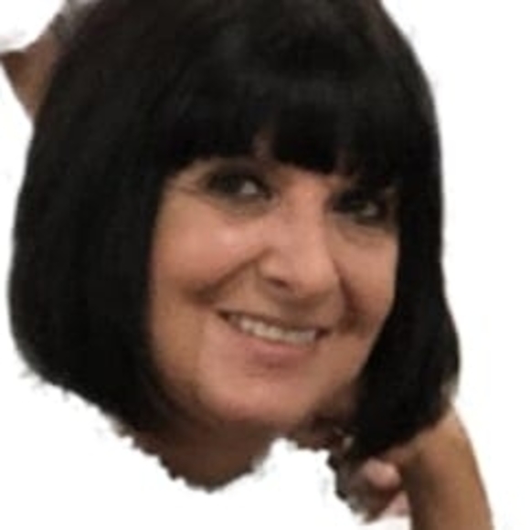 Profile Picture of Lorraine Grayson (@lcgrayson) on Poshmark