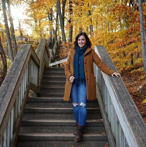 Profile Picture of Lisa Harrison (@lisafoster88) on Poshmark