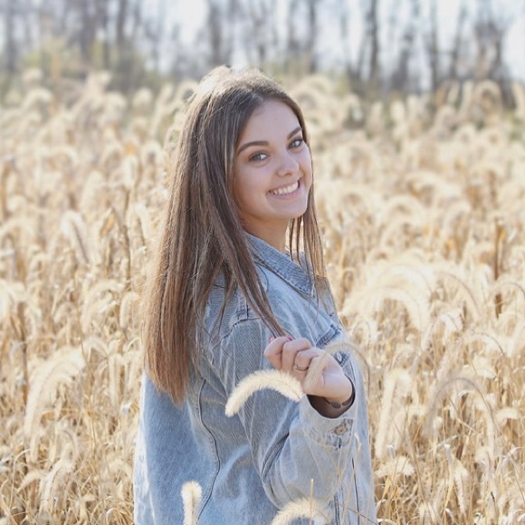 Profile Picture of Kelcee Essman (@essmank5) on Poshmark