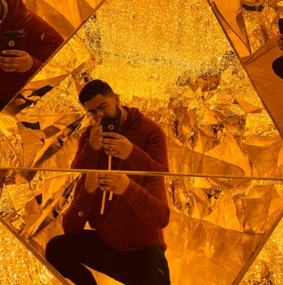 Profile Picture of David Rostro (@davidrot) on Poshmark