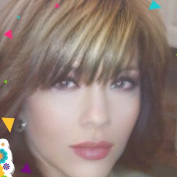 Profile Picture of Lori Petrick (@lori0425) on Poshmark