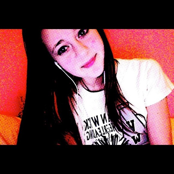 Profile Picture of Amanda Scirbona (@itsmandieee) on Poshmark