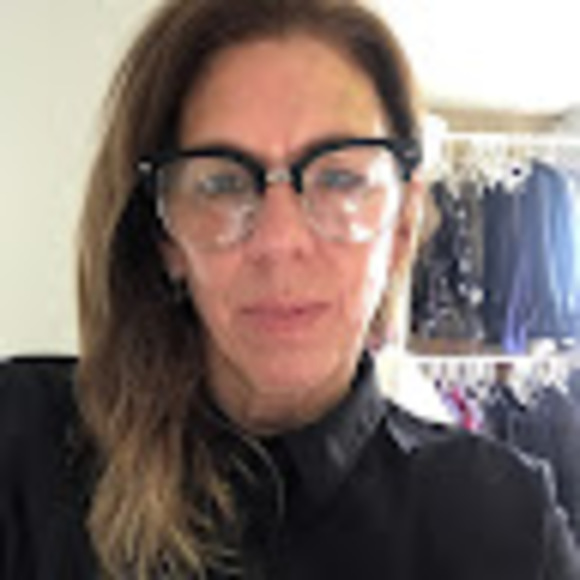 Profile Picture of Lisa Feigenbaum (@l_feigenbaum) on Poshmark