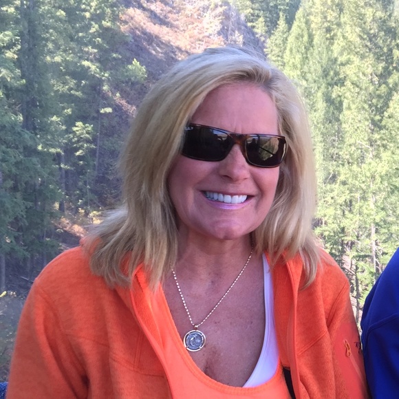 Profile Picture of Rhonda Mietzner (@rhondavous) on Poshmark