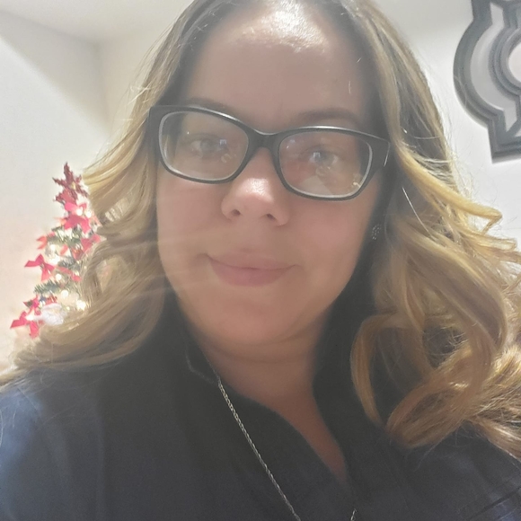 Profile Picture of Yaschira Coreano (@yaschiracoreano) on Poshmark