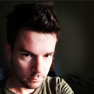 Profile Picture of Robin (@RobinGanderton) on Twitter