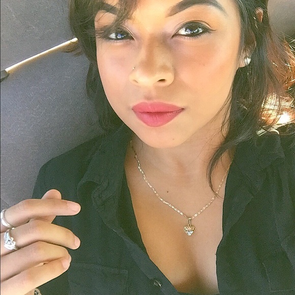 Profile Picture of Alyn Chaparro (@alyncg) on Poshmark